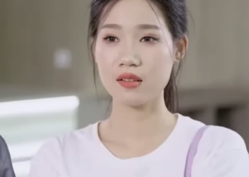 B2701022 七七骑电动去面试却被开豪车的势利眼同学羞辱 保洁大叔晕倒她冲上去救人又被嘲讽脏臭 谁料大叔竟是董事长 一句话让七七入职当总监 #短剧 #情感 #反转 #剧情 #感情 #逆袭 part2