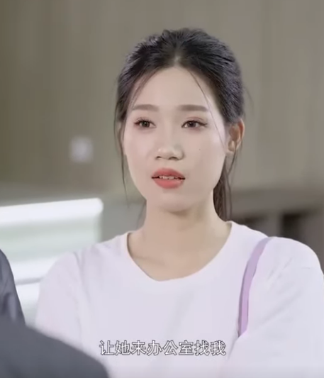 B2701022 七七骑电动去面试却被开豪车的势利眼同学羞辱 保洁大叔晕倒她冲上去救人又被嘲讽脏臭 谁料大叔竟是董事长 一句话让七七入职当总监 #短剧 #情感 #反转 #剧情 #感情 #逆袭 part2