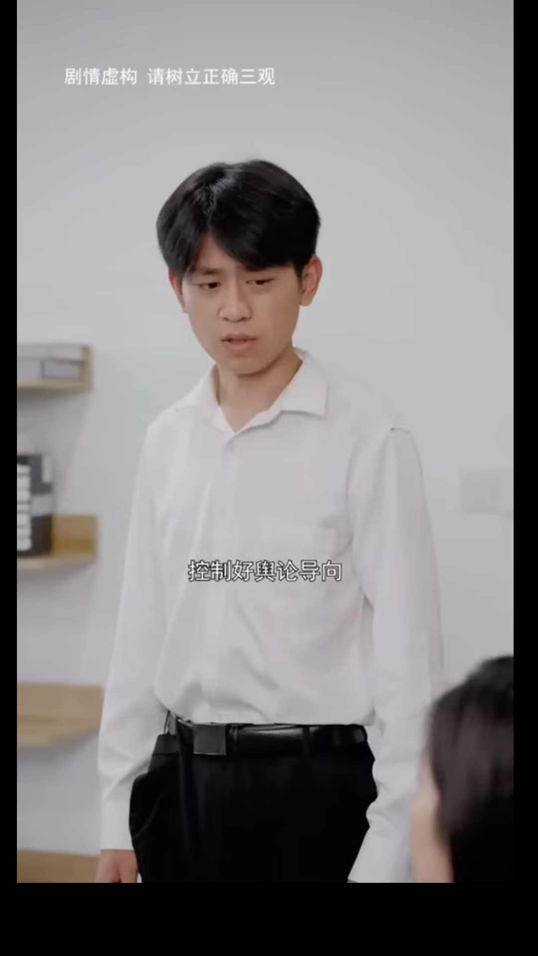 B2701020 大爷碰瓷把他扶起来的善良学生 讹钱不成还在网上卖惨网暴她 谁料她的姐姐姐姐竟是千亿总裁 立马找出证据将恶毒大爷送进监狱 #短剧 #drama #碰瓷 #讹钱 part2